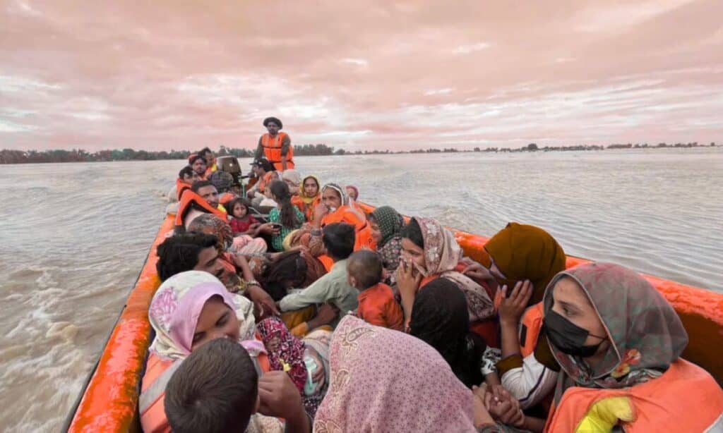 Punjab Flood Emergency 2025 — 200,000 Evacuated | UniNetra Relief Appeal